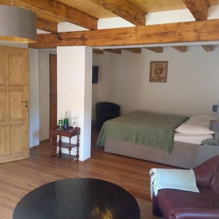 Stodola-Soukromy Apartman Pro Dva S Venkovni Virivkou 카를슈테인 외부 사진