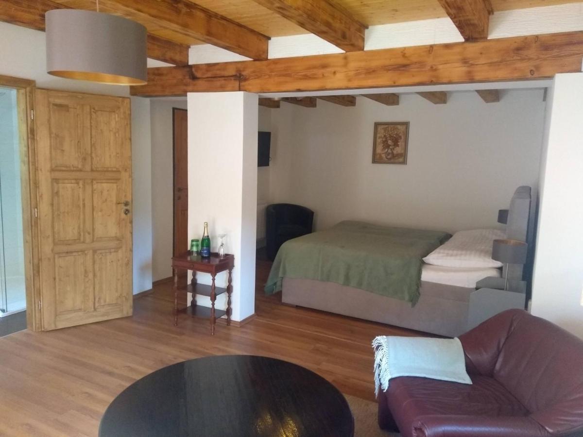 Stodola-Soukromy Apartman Pro Dva S Venkovni Virivkou 카를슈테인 외부 사진